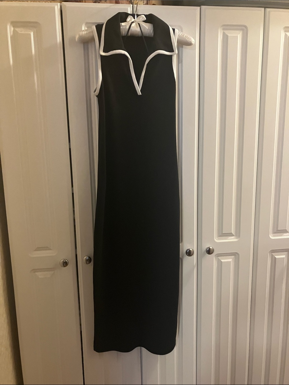 Elie Tahari navy MidiDress with White Trim